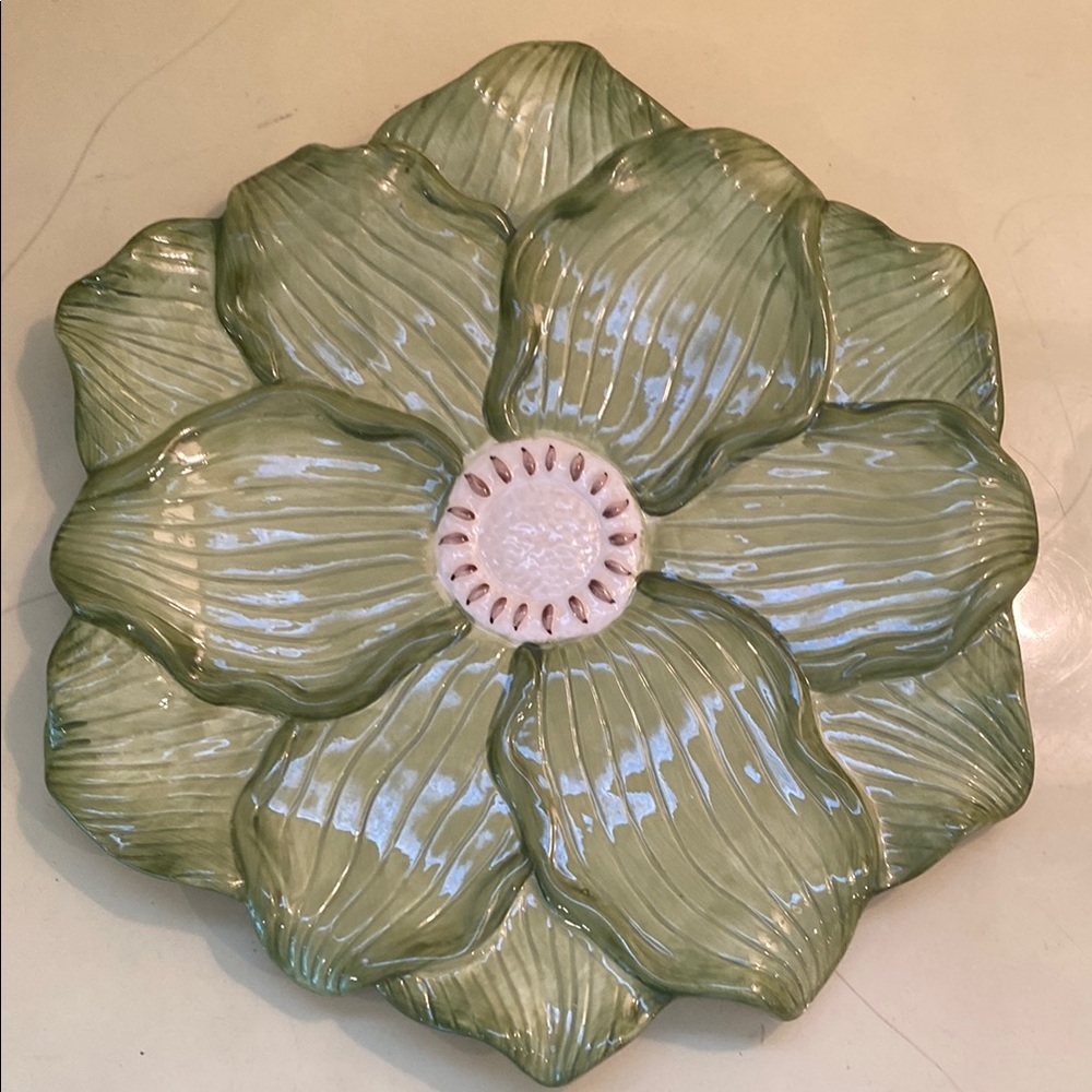 Daffodils‎ Ambiance Collection Charger.  Green Leaf Design.  14” wide.